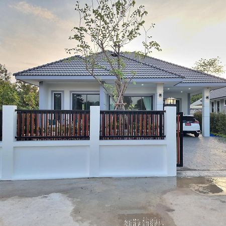 Villa Baan Dalah Buriram Exterior foto